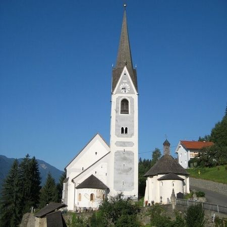 Church in the surroundings of the Emberger Alm